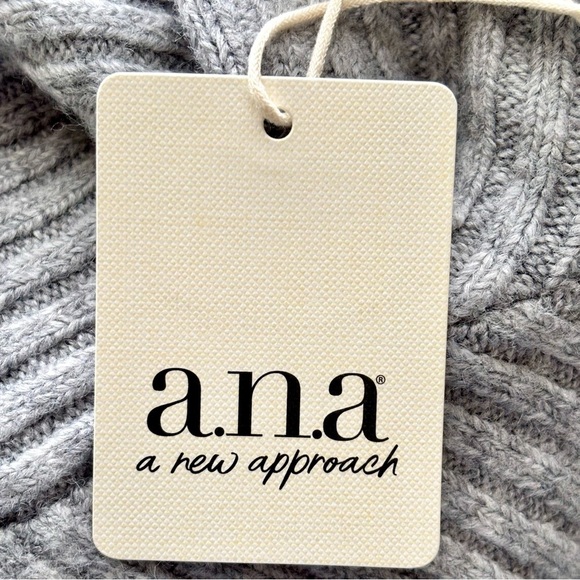 NWT a.n.a Crew Knit Sweater - Picture 8 of 11
